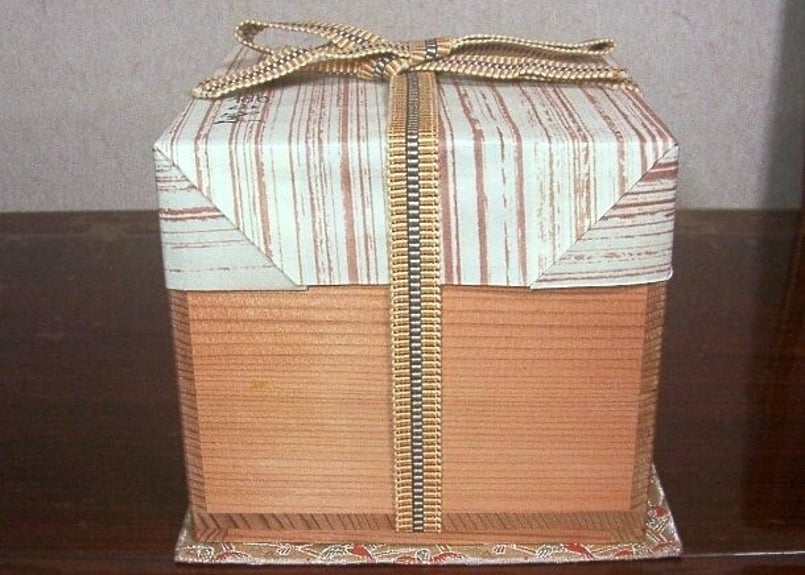 京焼・清水焼手塚大示窯作御題金蘭手大福茶碗共箱古物。