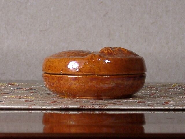 茶道具大樋焼松寿造飴釉寅香合書付共箱V8084