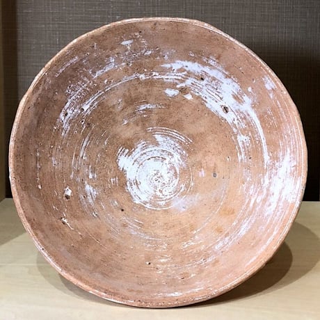 京焼・清水焼　宇野三吾作　刷毛目　平茶碗　清水比庵　釘彫　共箱　古物。