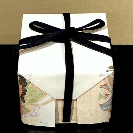 京焼・清水焼　限定販売「ガラシャの白詰草」茶碗　共箱　新作。