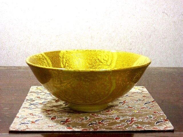 平戸　三河内焼　山玉泉 十四代福本弥次右衛門　茶碗　無傷　共箱　保証。 平戸 三河内焼 山玉泉 十四代福本弥次右衛門 茶碗 無傷 共箱 保証