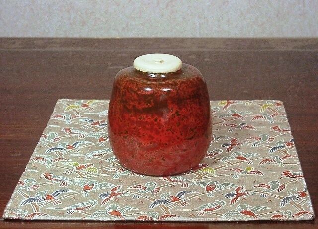 伊賀焼　作者不明　茶入写　共蓋　花押　在銘　無傷　箱無。 0515091659_6825327b7bef6.jpg