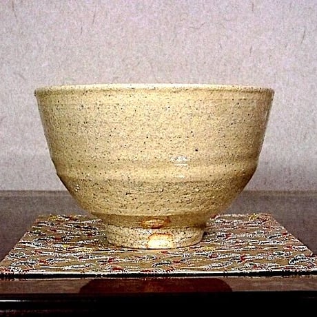 九谷焼　　上出喜山（四代）作　茶碗　無傷　共箱　保証。