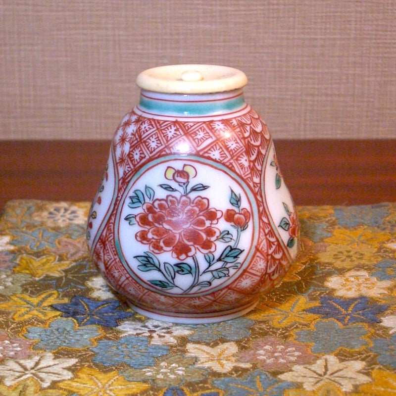 今日庵　加藤丈佳作　紅毛写　茶入　箱：太翁在印　共箱　古物。 今日庵 加藤丈佳作 紅毛写 茶入 箱：太翁在印 共箱