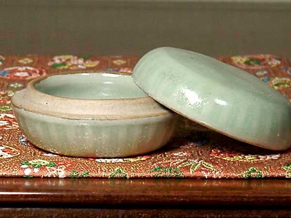 京焼・清水焼 真清水蔵六 作 青磁「字」香合 無傷 箱誂 保証