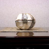 美濃焼　加藤唐三郎定吉 作　永田宗伴 花押　松葉香合　無傷　箱合　保証。 美濃焼 加藤唐三郎定吉 作 永田宗伴 花押 松葉香合 無傷 箱合