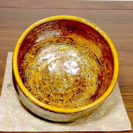 大樋焼　大樋一平（初代） 作　飴釉　茶碗　在銘　無傷　共箱。