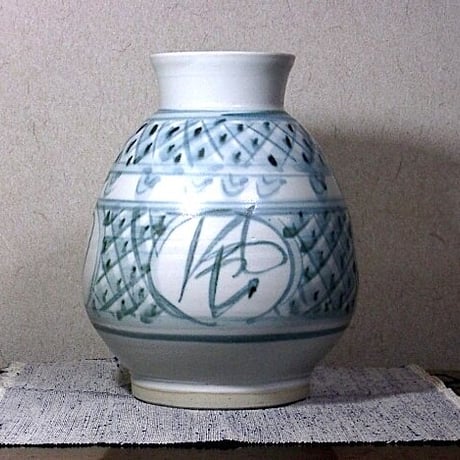 京焼・清水焼　新井謹也 作　呉須絵　文字　花瓶　無傷　共箱　保証。