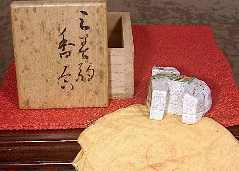 京焼・清水焼　宮永東山作　蓮片　香合　無傷　共箱　保証。 京焼・清水焼宮永東山作蓮片香合無傷共箱保証。