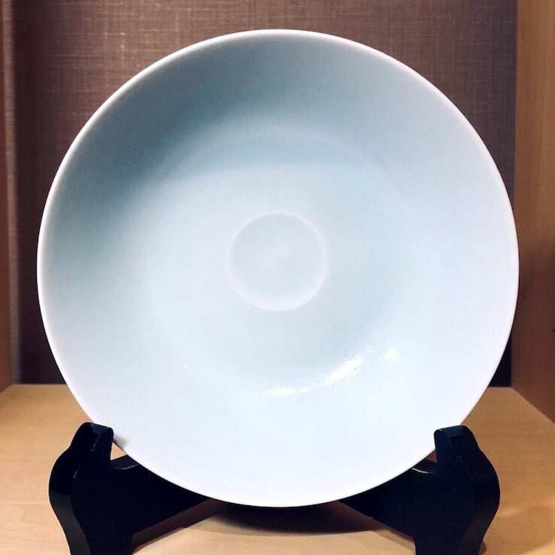 ぐい呑み（盃）作家物　宇野徹作　白磁花文　京焼　日展作家 ぐい呑み（盃）作家物 宇野徹作 白磁花文 京焼 日展作家 - メルカリ
