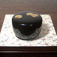 茶道具　加賀蒔絵師　中村湖舟作　松竹梅蒔絵　中棗　共箱　V　7214 漆工 中村湖舟 作 加賀蒔絵 松 中棗 無傷 共箱。 | STORES