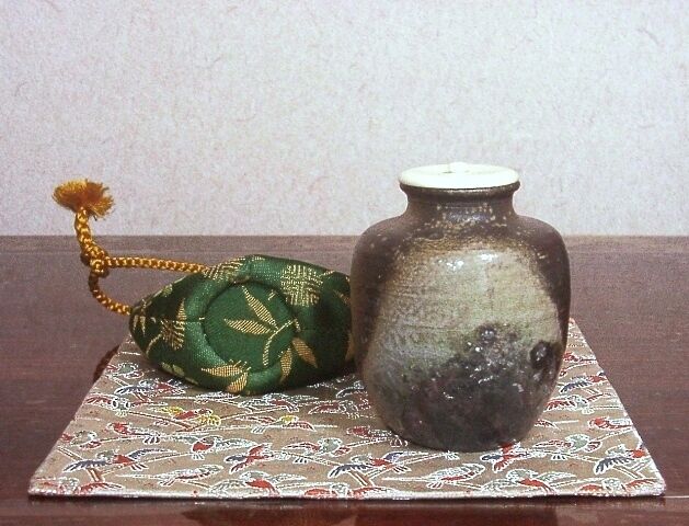 伊賀焼 小川得斎作 伊賀茶入 無傷 箱合 共仕覆 古物。 | STORES