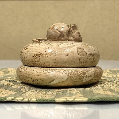 出雲焼　雲楽 作　子　香合　無傷　在銘　誂箱
