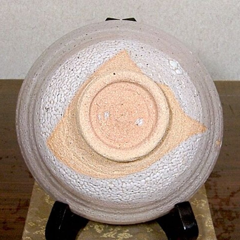 京焼・清水焼　ピーター・ハーモン（巖）作　黒豆　灰釉　梅花茶碗　無傷　共箱　保証 京焼・清水焼 ピーター・ハーモン（巖）作 黒豆 灰釉 梅花茶碗