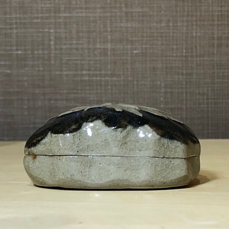 瀬戸窯　今泉源内作　東雲在銘　菊華　香合　無傷　古物。