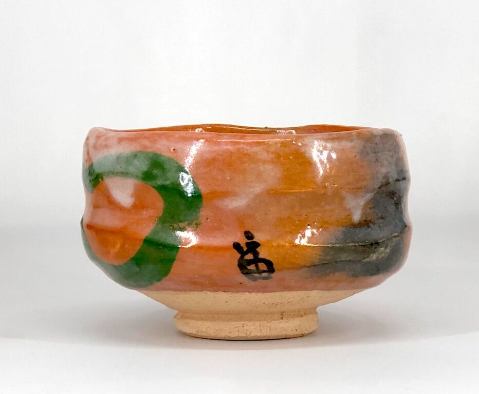 楽焼　西出窯　徳力富吉郎 作　瓢箪画　赤楽　茶碗　無傷　在銘　合箱。 楽焼 西出窯 徳力富吉郎 作 瓢箪画 赤楽 茶碗 無傷 在銘 誂箱
