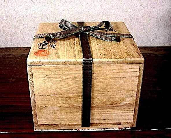 B196s  「牛図  六角酒盃」三代上出喜山作　共布共箱　九谷焼　宮内庁御用達 九谷焼 上出喜山（四代）作 茶碗 無傷 共箱 保証。 | STORESショップARIKA