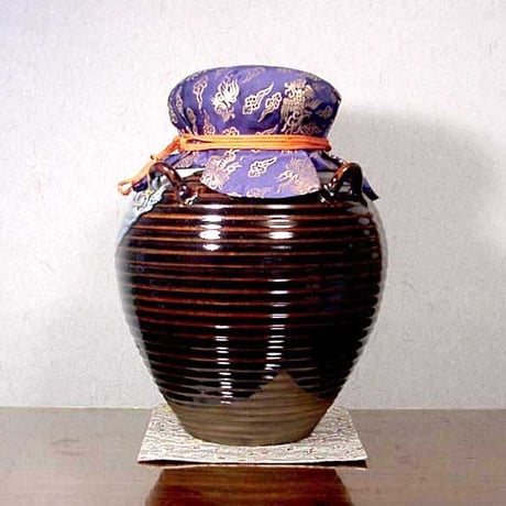 赤膚山焼　大塩昭山 作　飾壷　綱紐共　共箱　無傷　保証。
