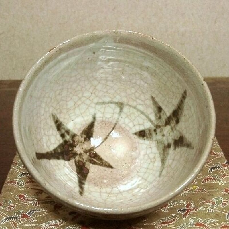 不明　伊羅保刷毛目　茶碗　在銘「玉」無傷　箱無。 刷毛目茶碗 銘 灣月 - MIHO MUSEUM
