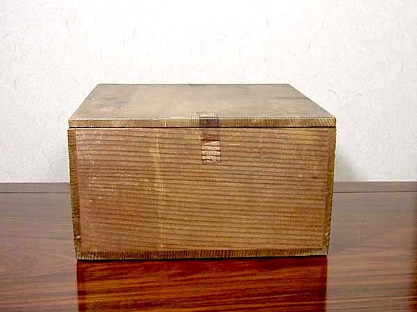 京焼・清水焼真葛窯宮川香斎(二代)作払子画菓子器無傷共箱保証。 京焼・清水焼真葛窯宮川香斎(二代)作払子画菓子器無傷共箱保証。