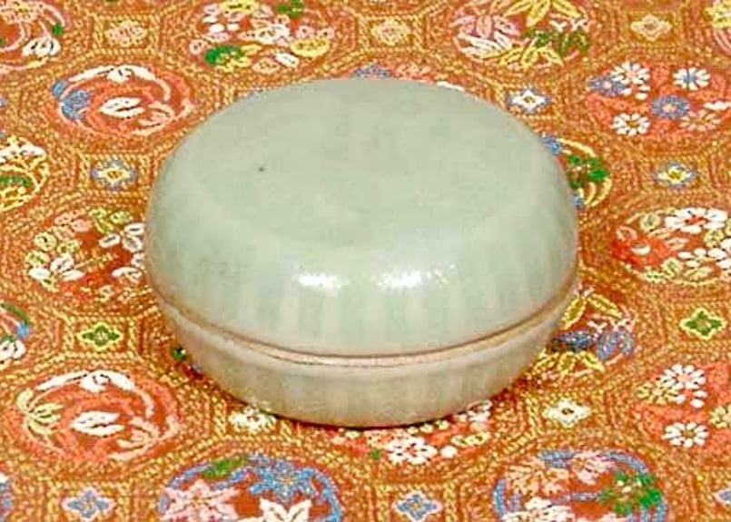京焼・清水焼 真清水蔵六 作 青磁「字」香合 無傷 箱誂 保証 