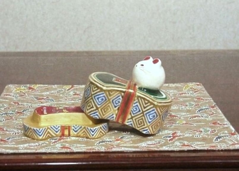 京焼・清水焼二代 宇野宗甕作玉椿香合共箱古物。