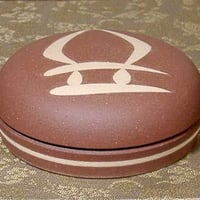 嵯峨焼　落柿舎 造　柿（俳句入）香合　無傷　共箱　保証。 嵯峨焼 落柿舎 造 柿（俳句入）香合 無傷 共箱 保証。 | STORES