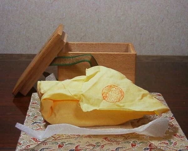 京焼・清水焼 清閑寺窯 杉田祥平作 干支巳 鈴木宗保書付 香合 共 京焼・清水焼 清閑寺窯 杉田祥平作 干支巳 鈴木宗保書付 香合 共