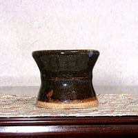 大樋焼　九代 大樋勘兵衛作　蓋置　無傷　共箱　古物。 大樋焼 九代 大樋勘兵衛作 蓋置 無傷 共箱 古物。 | STORES