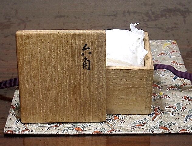 鎌倉　乾山焼　尾形奈美（乾女）作　槍梅　香合　共箱　無傷　保証。 鎌倉 乾山焼 尾形奈美（乾女）作 宋胡録 香合 無傷 箱合 保証