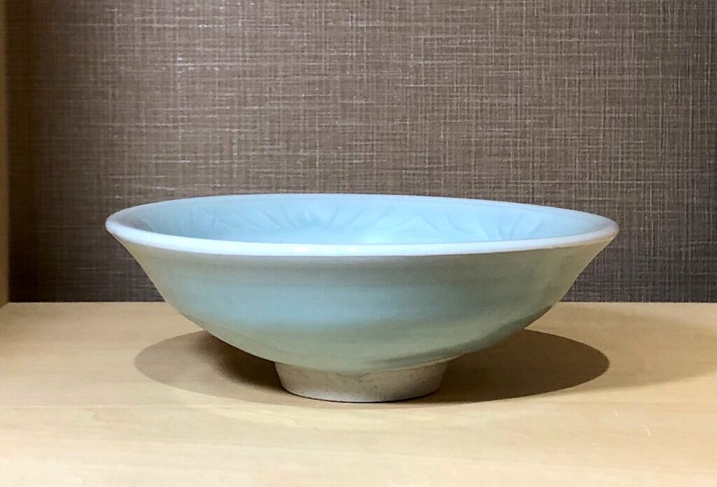 京焼・清水焼 市川廣三作 青瓷輪華文 茶碗。 京焼・清水焼 市川廣三作 青瓷輪華文 茶碗。