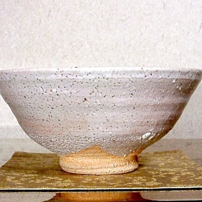 京焼・清水焼　ピーター・ハーモン（巖）作　黒豆　灰釉　梅花茶碗　無傷　共箱　保証 京焼・清水焼 ピーター・ハーモン（巖）作 黒豆 灰釉 梅花茶碗 無傷 共