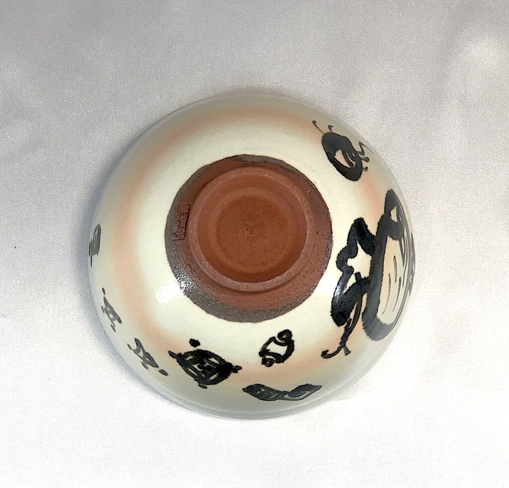 楽焼　西出窯　徳力富吉郎 作　瓢箪画　赤楽　茶碗　無傷　在銘　合箱。 楽焼 西出窯 徳力富吉郎 作 瓢箪画 赤楽 茶碗 無傷 在銘 誂箱