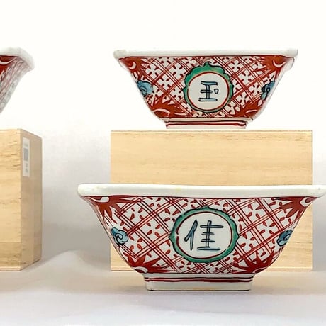 渋草焼　作者不詳　呉洲赤絵　五彩赤玉花卉「玉堂佳器」文鉢　四客　無傷　箱合　古物。