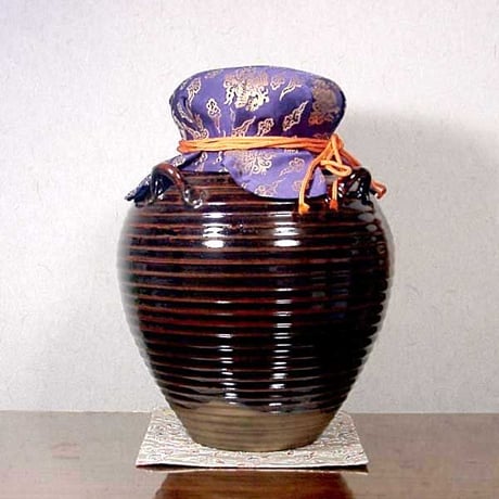 赤膚山焼　大塩昭山 作　飾壷　綱紐共　共箱　無傷　保証。