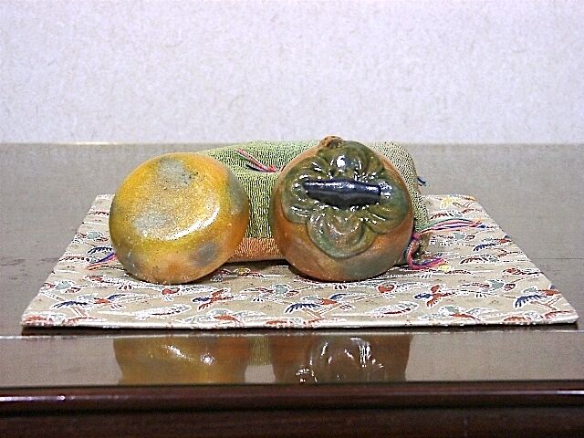 嵯峨焼 落柿舎 造 柿（俳句入）香合 無傷 共箱 保証。 | STORES