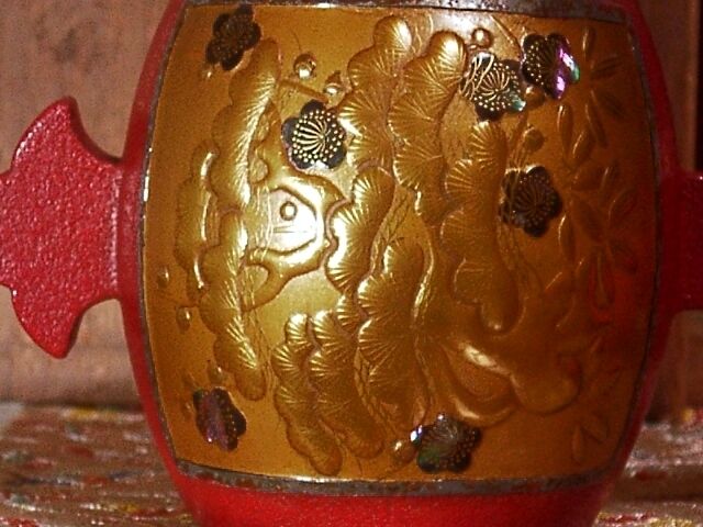 漆工　平安　高橋孝道 作　乾漆松竹梅蒔絵　熨斗押　宝槌　無傷　共箱　古物。 漆工 平安 高橋孝道 作 乾漆松竹梅蒔絵 熨斗押 宝槌 無傷 共箱 古物