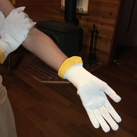 ヴァータ体質用（乾燥肌、不眠、関節痛の方）柔らかシルク手袋ガルシャナ健康手袋　上質絹１００％日本製