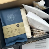 ・GIFT BOX（2kg・塩麹・米味噌×2・雑穀米×２・有機特上煎茶）A-Qラベル  / 暑い時期のみクール便発送