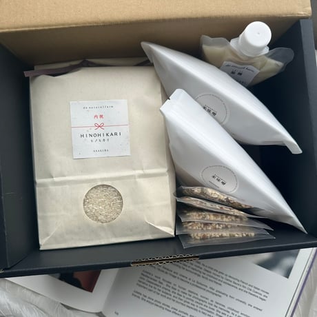 ・GIFT BOX（2kg・塩麹・米味噌×2・雑穀米×２・有機緑茶TB・有機焙じ茶TB・有機特上煎茶）A-Qラベル  / 暑い時期のみクール便発送