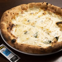 Quattoro Formaggi  con  Miele　　4種のチーズと蜂蜜