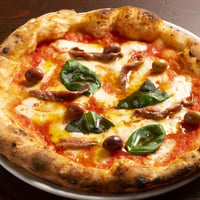 MARGHERITA  acciughe e olive　アンチョビオリーブマルゲリータ