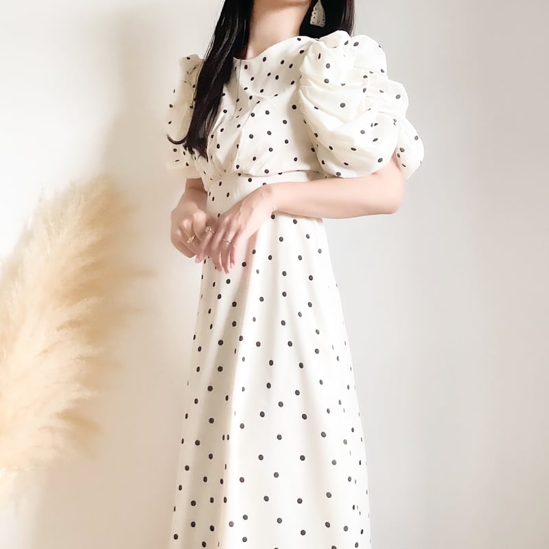 即納あり】バックリボンパフスリーブドットワンピース | merrylatte