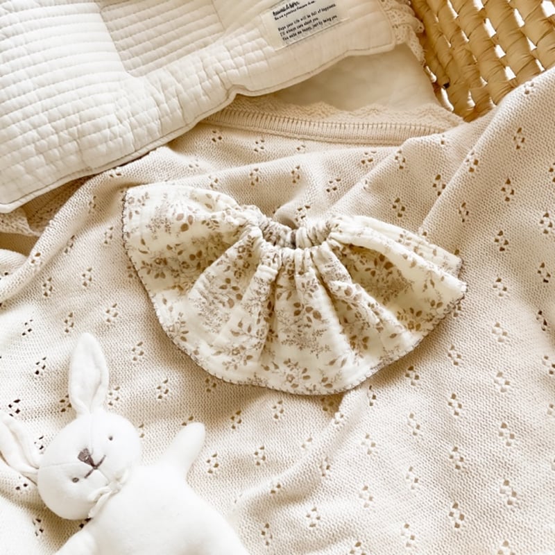 Baby&Kids】クラシカルフラワーリボンスタイ | merrylatte