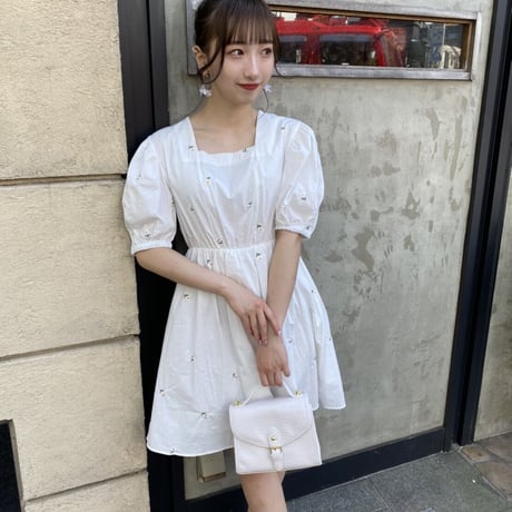 フラワーししゅうパフワンピース