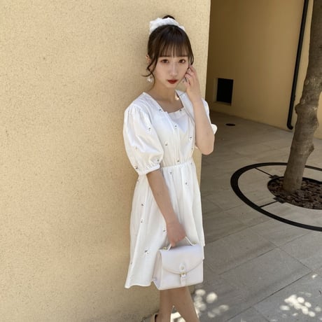 フラワーししゅうパフワンピース