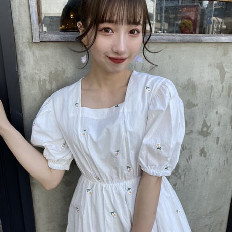 フラワーししゅうパフワンピース