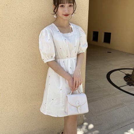 フラワーししゅうパフワンピース