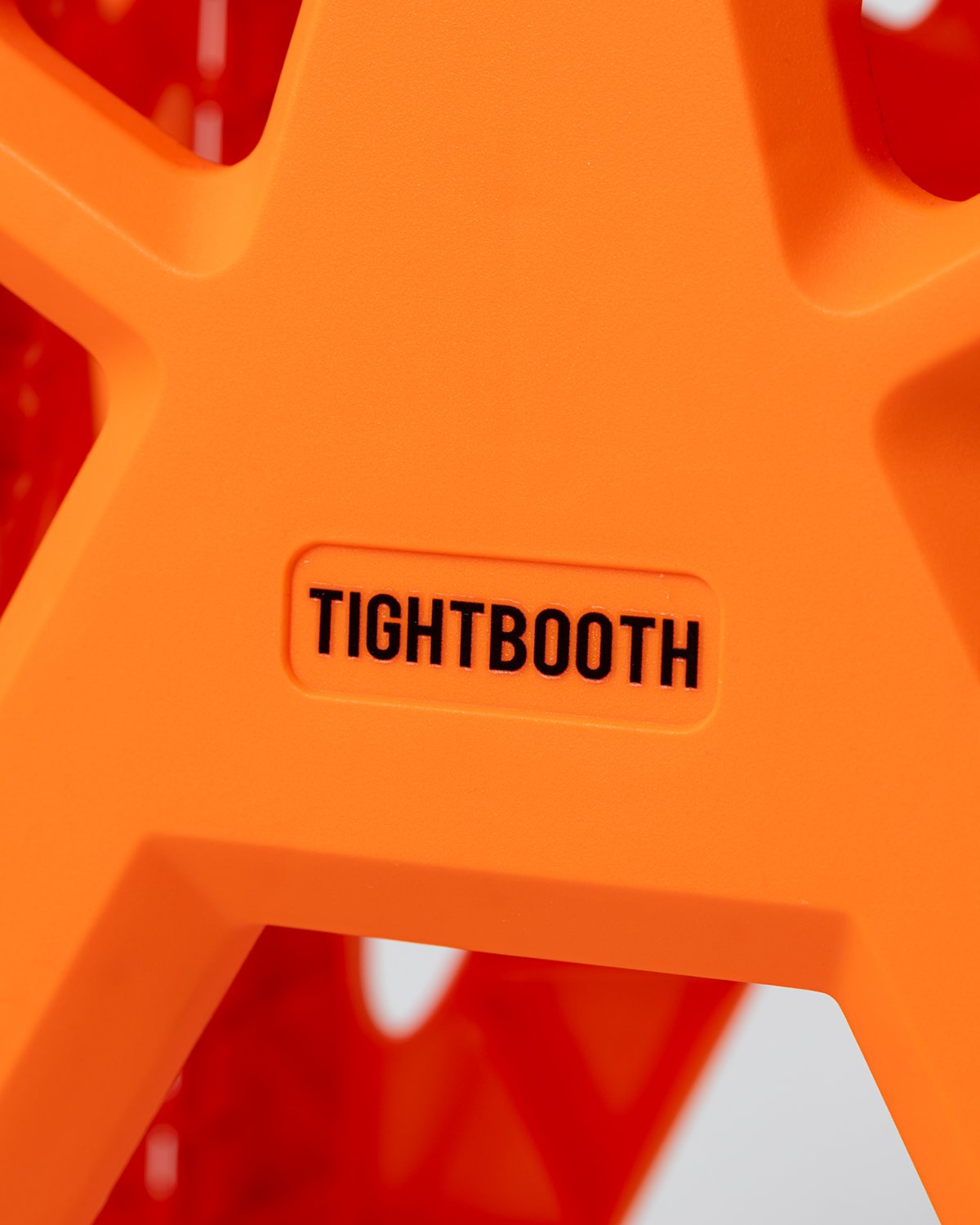 TIGHTBOOTH LABEL LOGO FOLDING STOOL | STEEZ CR