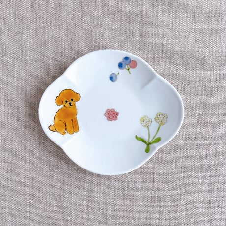 お花とトイプードル（アプリコット）木瓜小皿